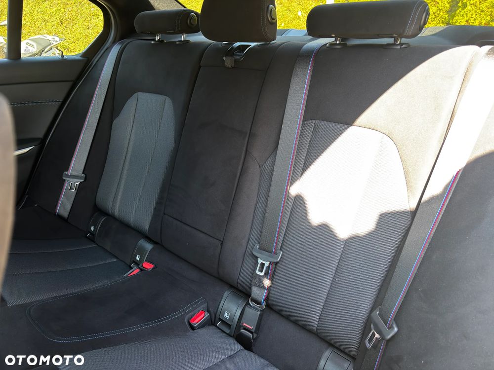 BMW Seria 3 330i xDrive M Sport - 13