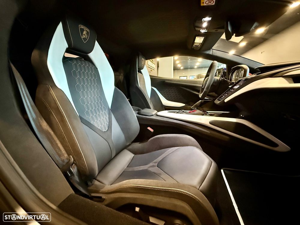 Lamborghini Revuelto 6.5 V12 - 35