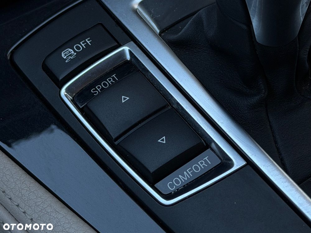 BMW Seria 5 528i Sport-Aut Luxury Line - 36