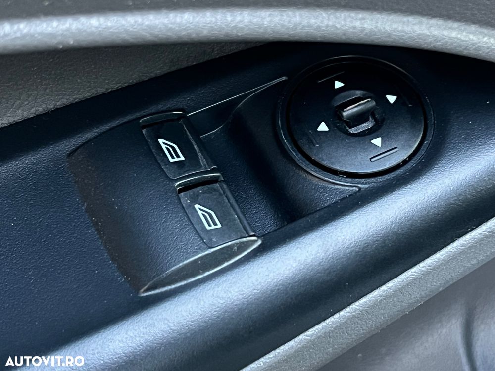 Ford Transit Connect - 16