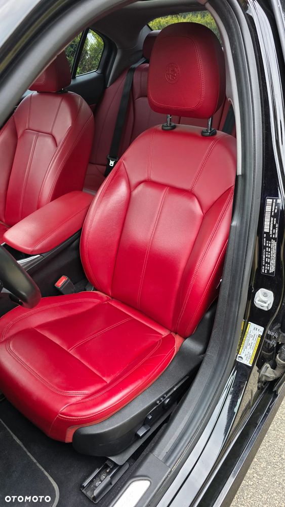 Alfa Romeo Giulia 2.0 Turbo TI Q4 - 11