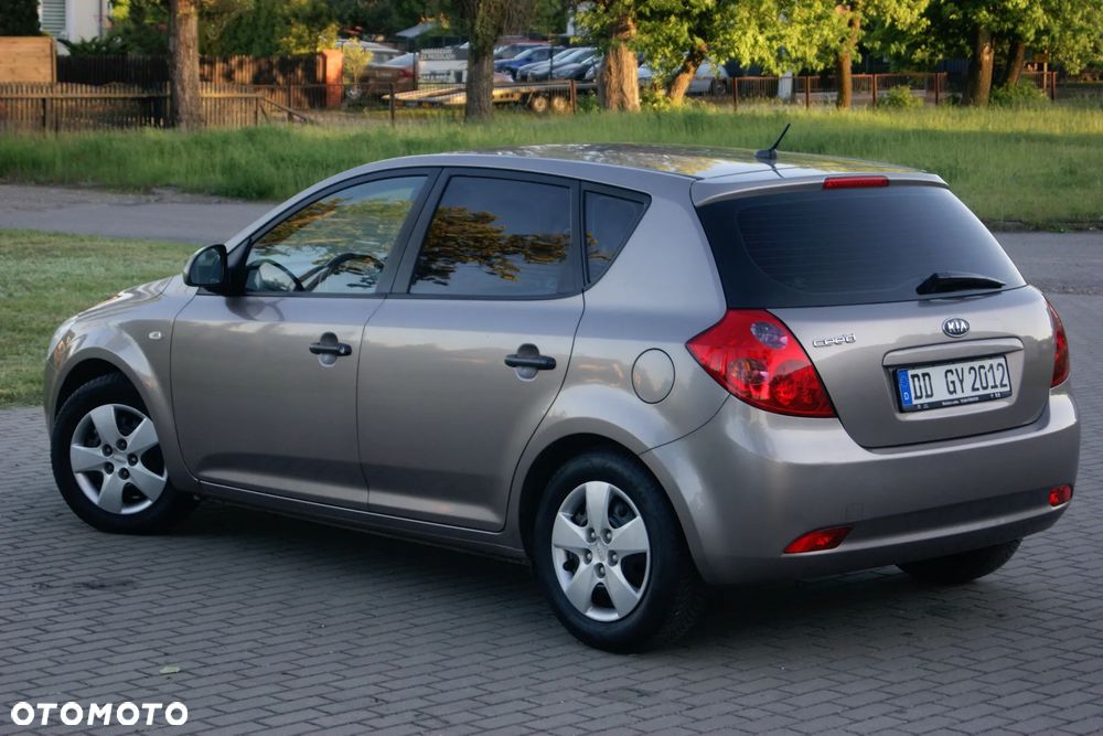 Kia Ceed 1.4 CVVT Attract - 17