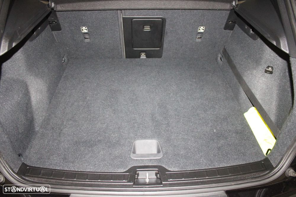 Volvo XC 40 2.0 D3 Momentum Plus Geartronic — fotografia 31