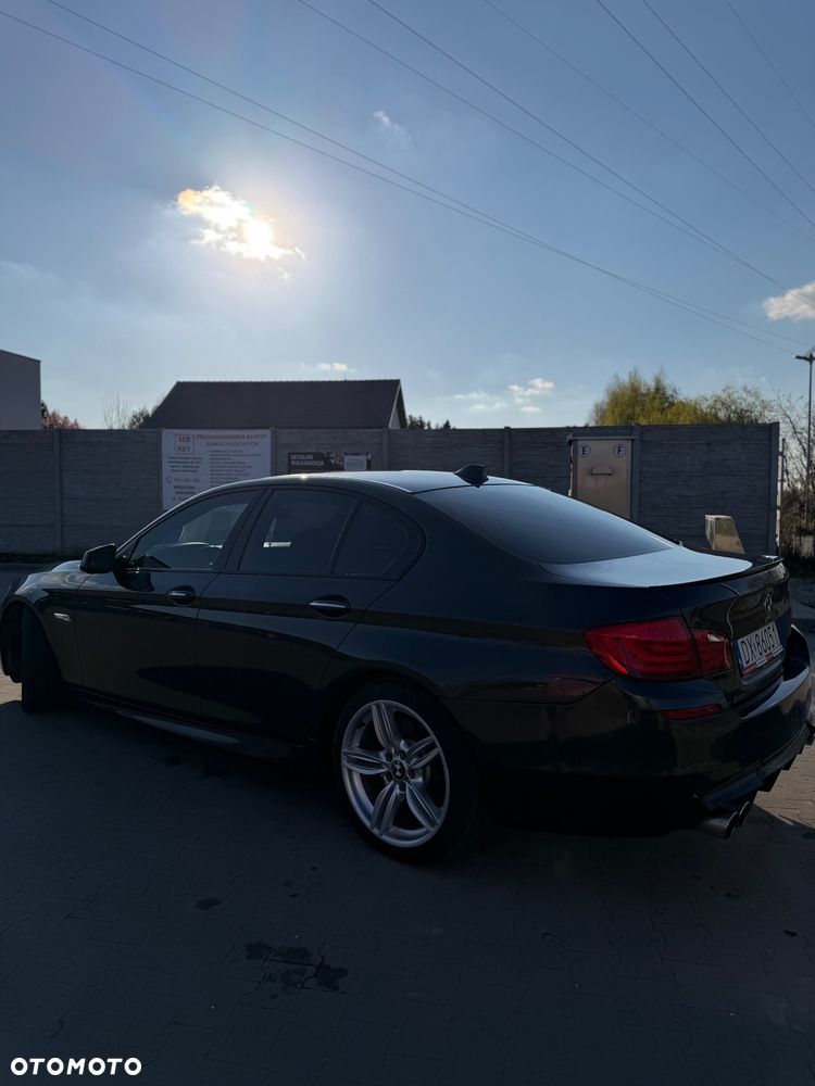 BMW Seria 5 550i xDrive Sport-Aut - 2