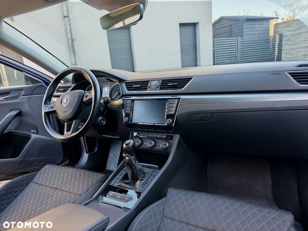 Skoda Superb 2.0 TDI Premium Edition - 7