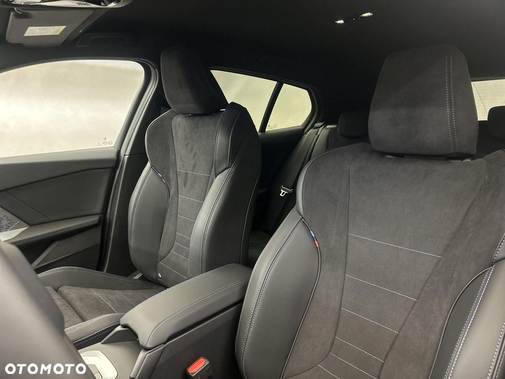 BMW Seria 1 120 mHEV - 12