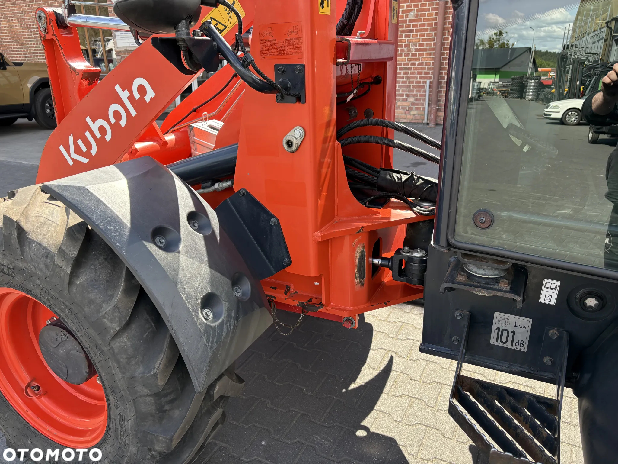 Kubota R082 - 16
