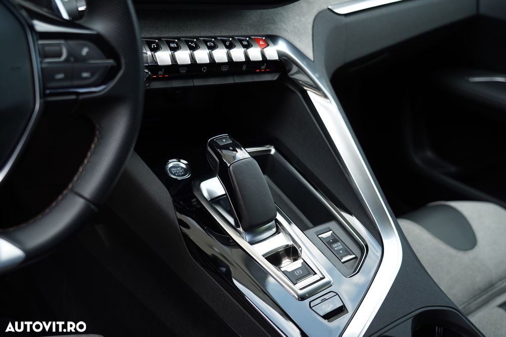 Peugeot 3008 PHEV 300 EAT8 4X4 Allure Pack - 13