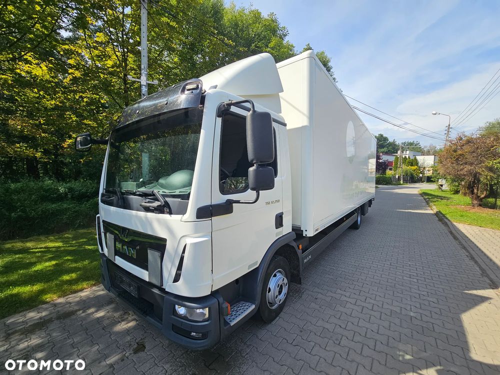 MAN TGL 12.250 z 2019r 418 tys km kontener winda - 15