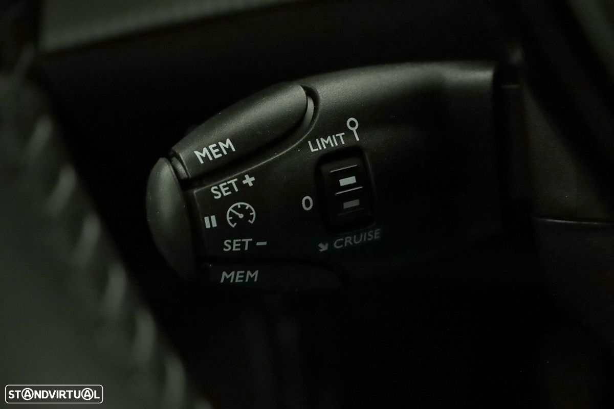 Peugeot 2008 1.2 PureTech Allure - 18