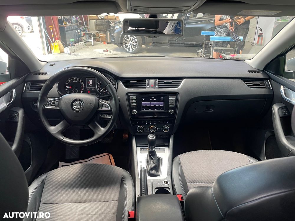 Skoda Octavia 1.6 TDI DSG Ambition - 8