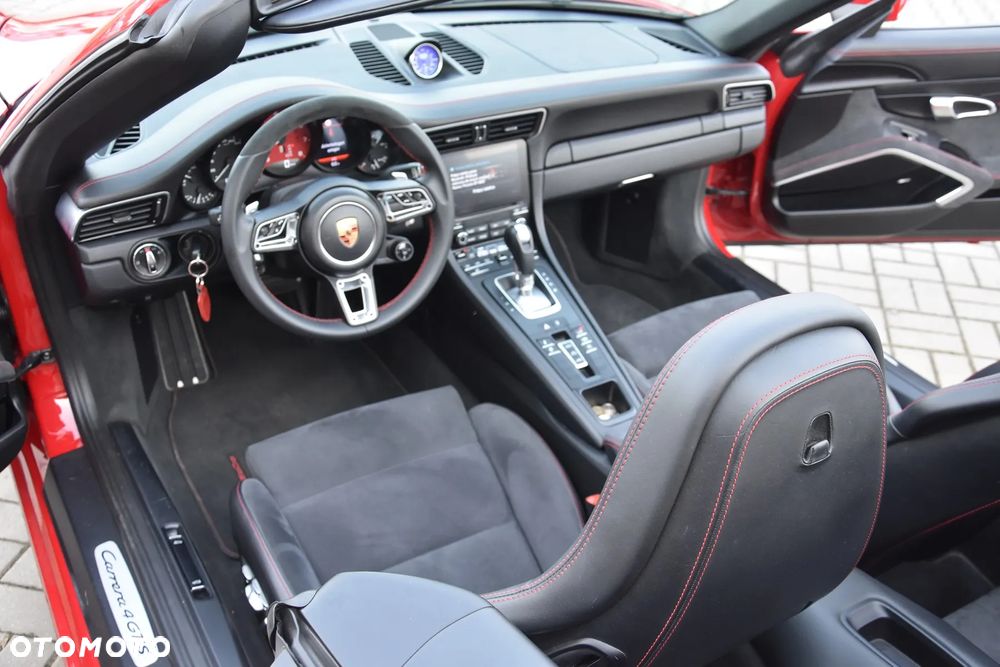 Porsche 911 Carrera 4 GTS PDK - 17