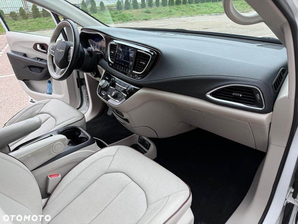 Chrysler Pacifica - 14