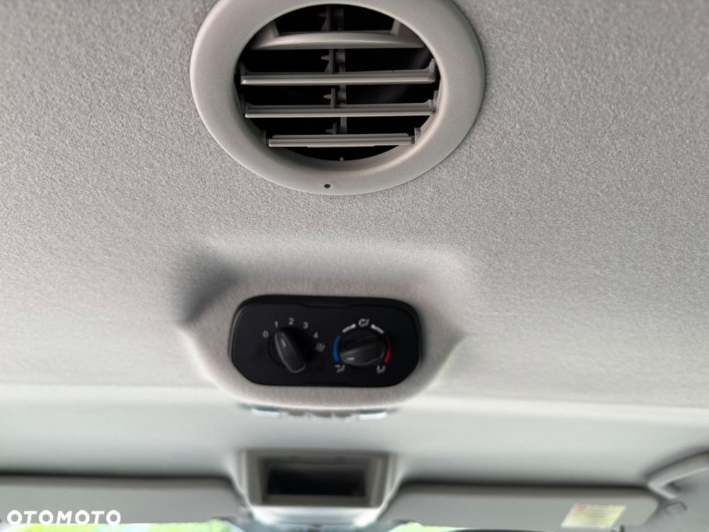 Ford Tourneo Custom - 19