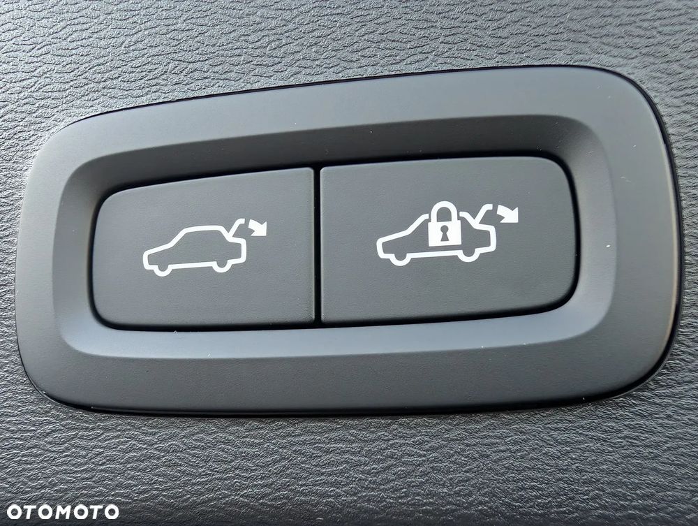 Volvo XC 40 B4 AWD Ultimate Dark - 28