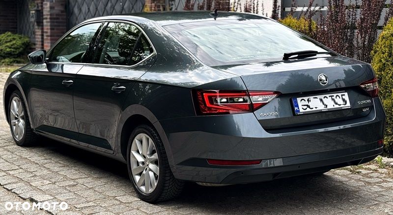 Skoda Superb 2.0 TDI SCR 4x4 Ambition DSG - 17