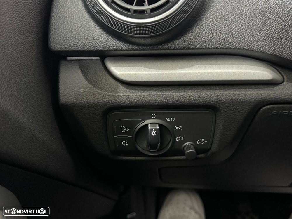 Audi A3 Limousine 30 TDI - 18