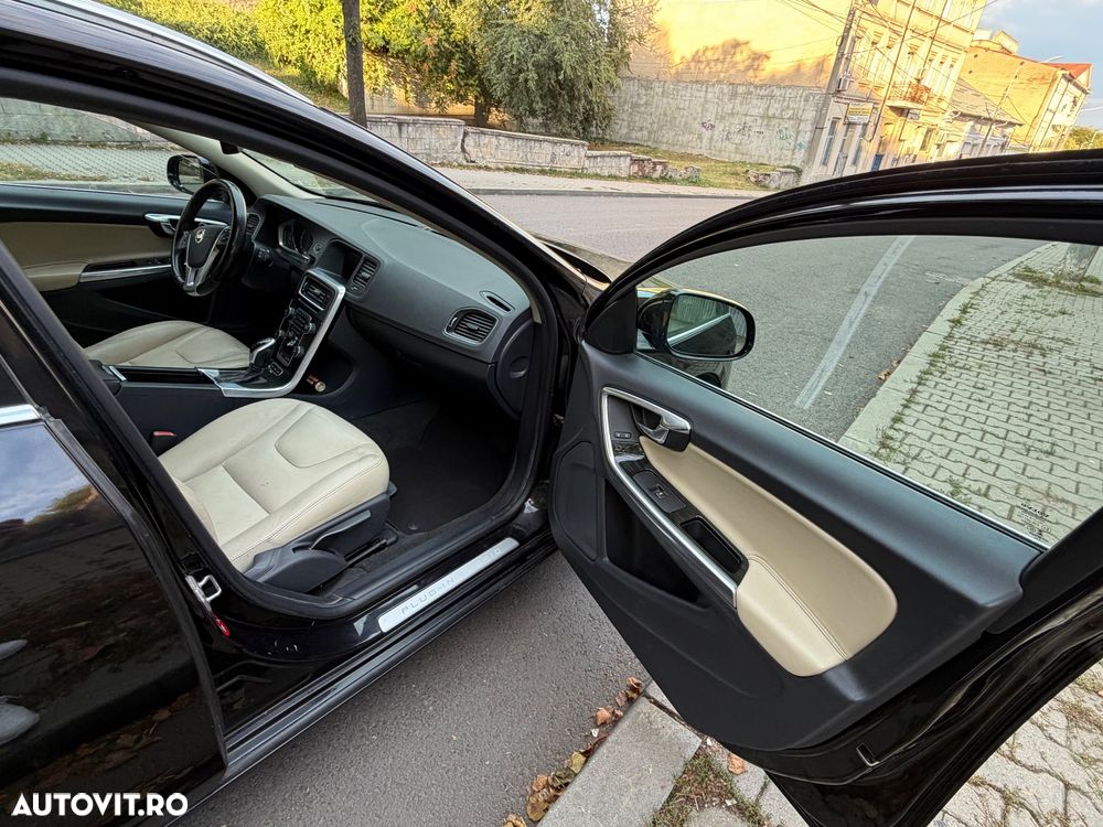 Volvo V60 D6 Plug-In-Hybrid AWD Geartronic Summum - 8