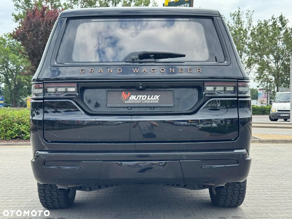 Jeep Grand Wagoneer - 20