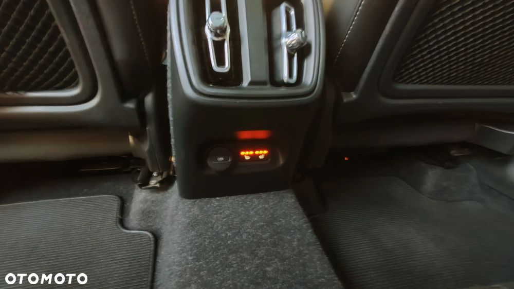 Volvo XC 40 T3 Geartronic Inscription - 24
