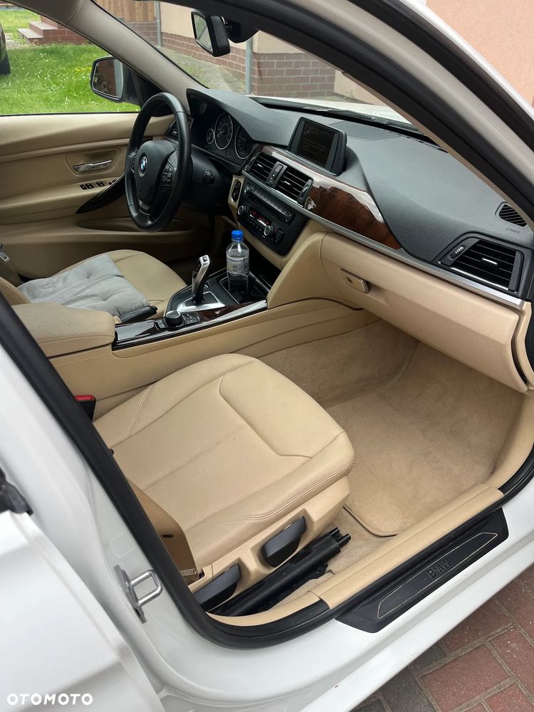 BMW Seria 3 320i - 4