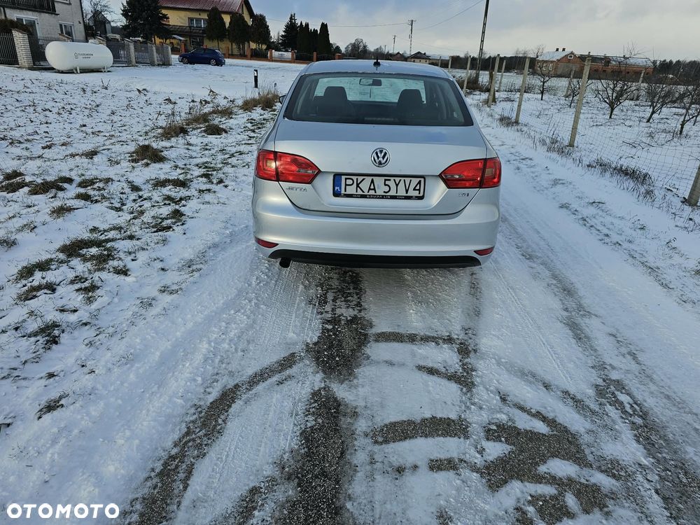 Volkswagen Jetta 1.6 TDI Trendline - 4