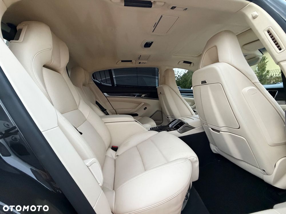 Porsche Panamera Turbo Executive - 12
