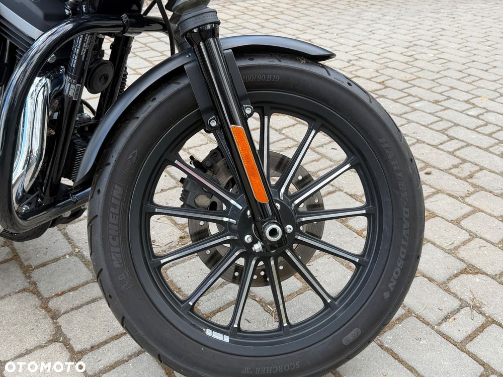 Harley-Davidson Sportster Iron 883 - 3