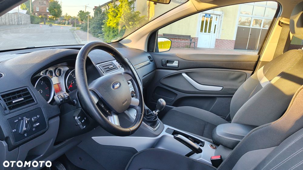 Ford Kuga 2.0 TDCi 2x4 Titanium - 28