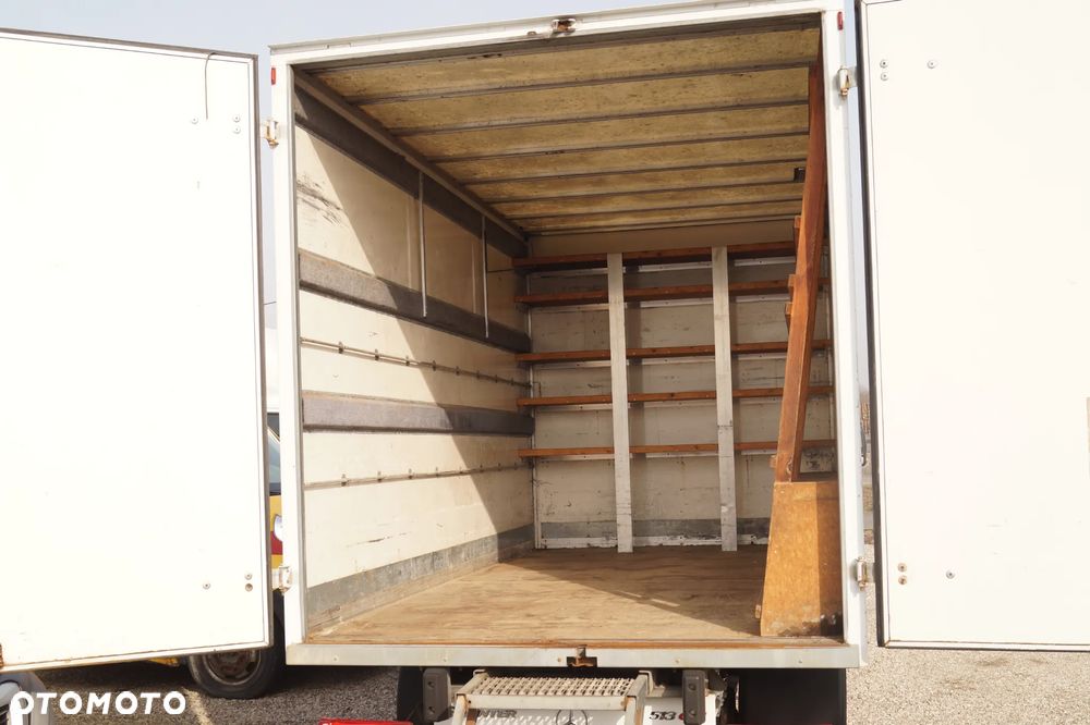 Mercedes-Benz Sprinter - 15