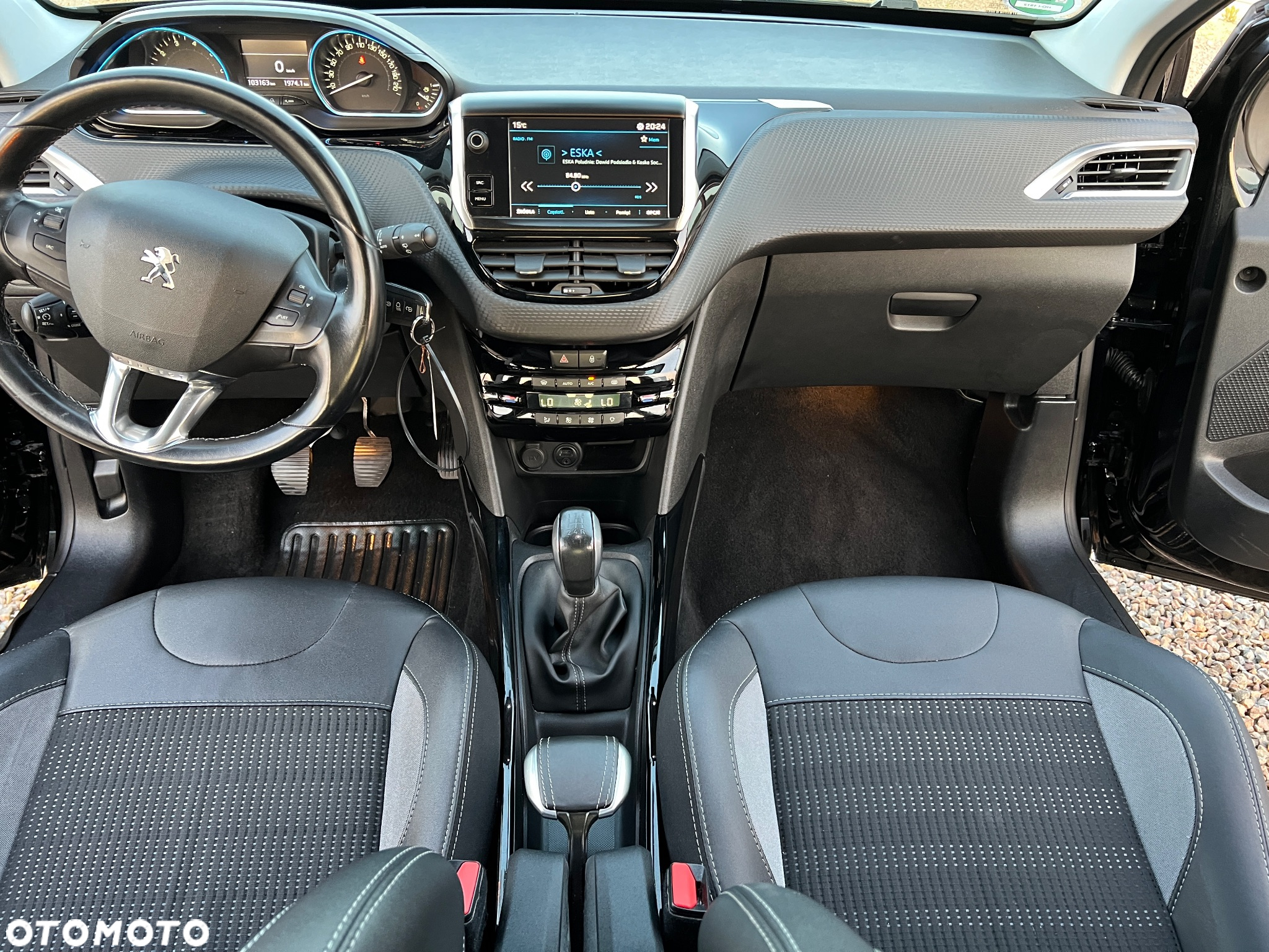 Peugeot 2008 1.2 Pure Tech Allure S&S - 20