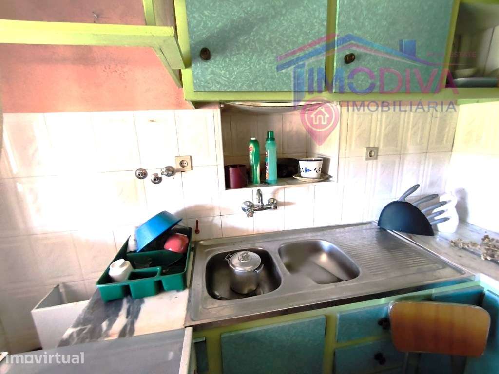 Moradia T2+1 para renovar em Vila Facaia - Grande imagem: 4/42