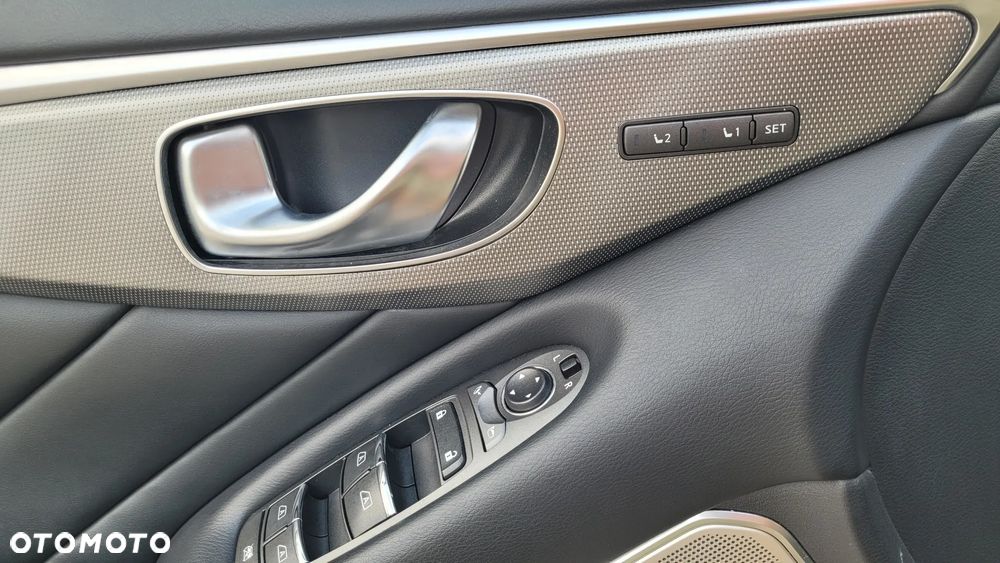 Infiniti Q50 2.2d Sport Sound Studio by Bose - 32