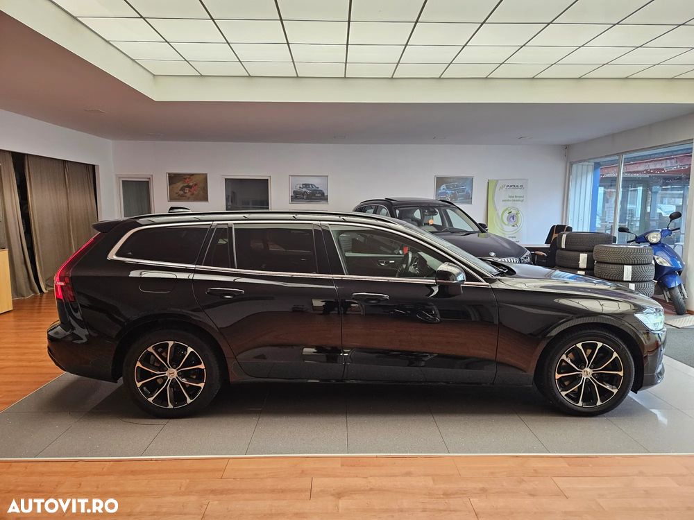 Volvo V60 B4 MHEV AT8 FWD Momentum Pro - 4