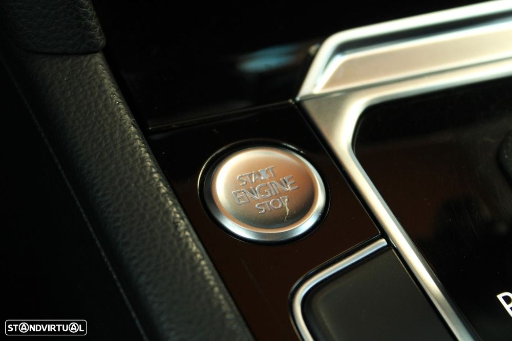 VW Passat Variant 2.0 TDi Highline DSG - 25