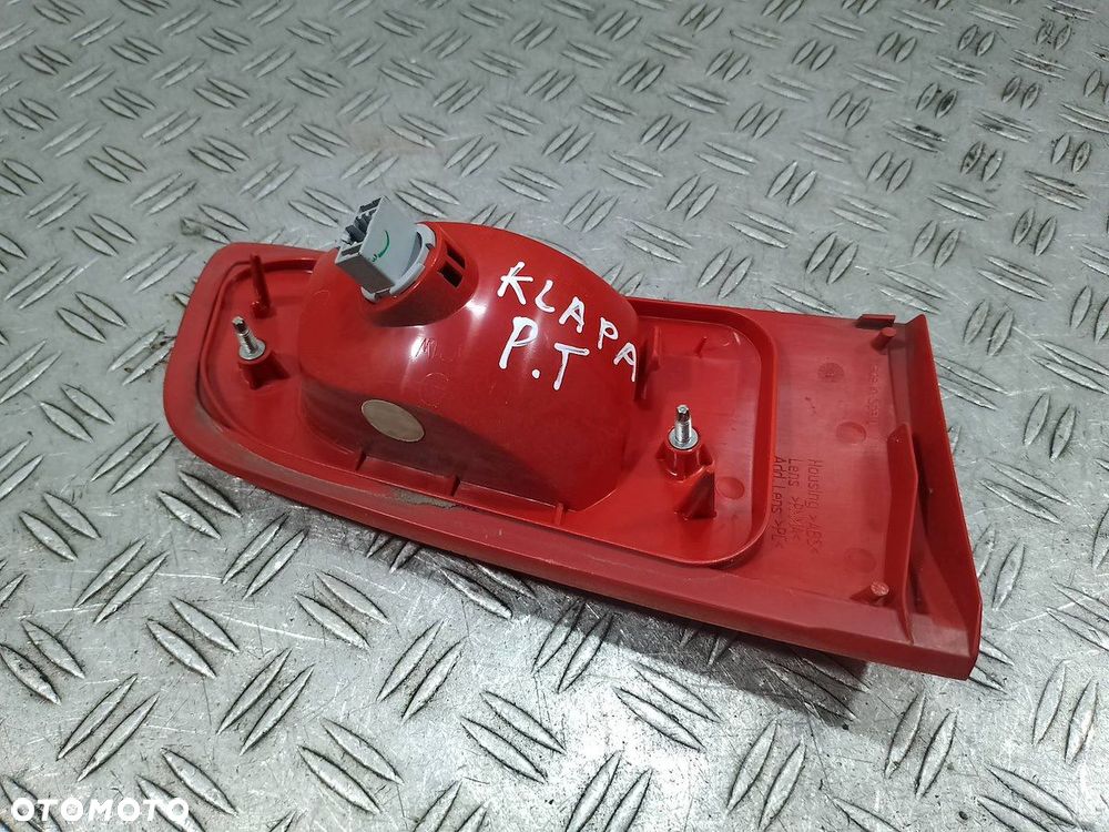 LAMPA TYLNA PRAWA W KLAPE MAZDA 2 3M71-13547-AG  2ZR964835-02 - 5