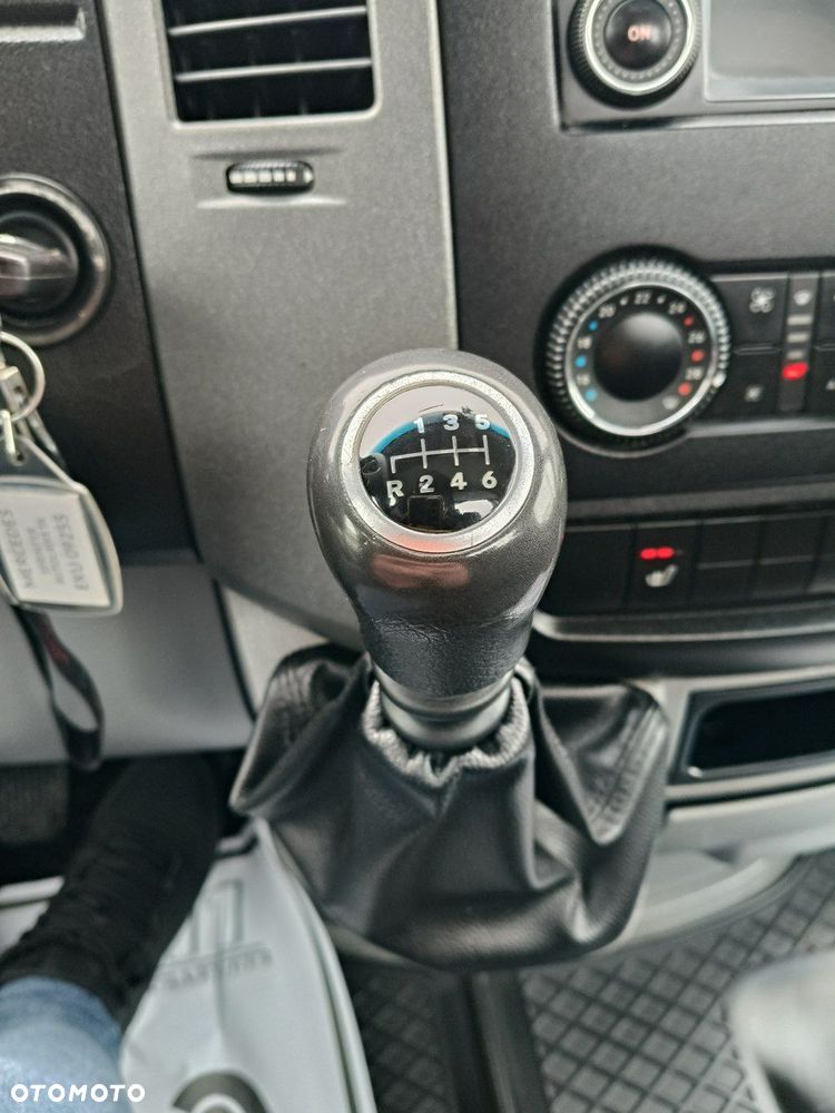 Mercedes-Benz Sprinter - 25