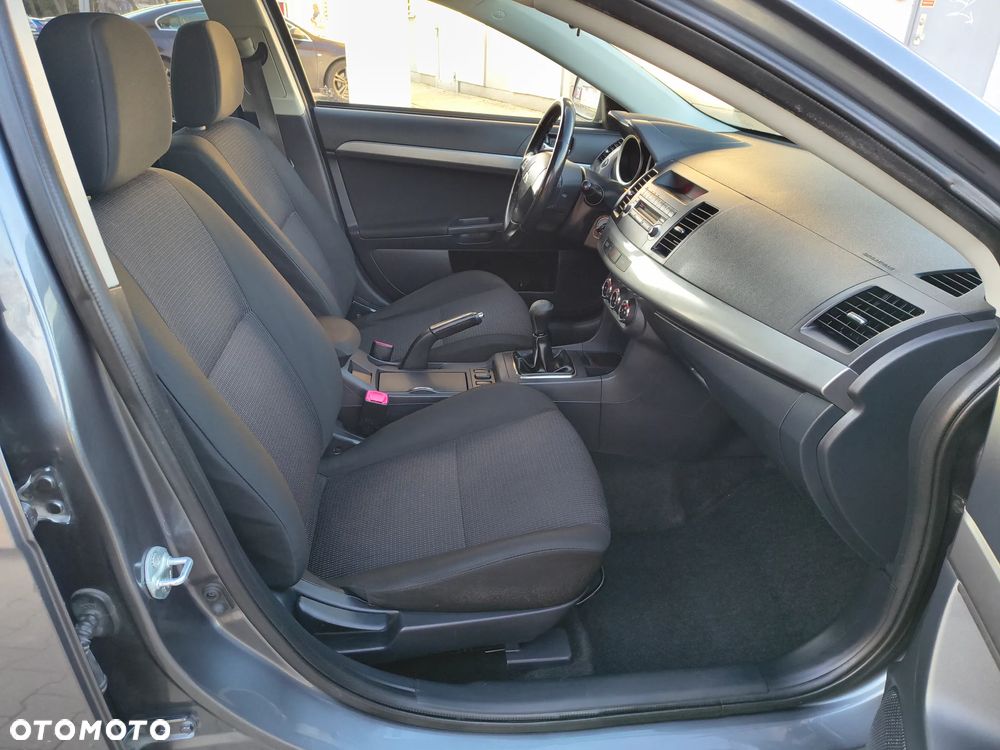 Mitsubishi Lancer - 30