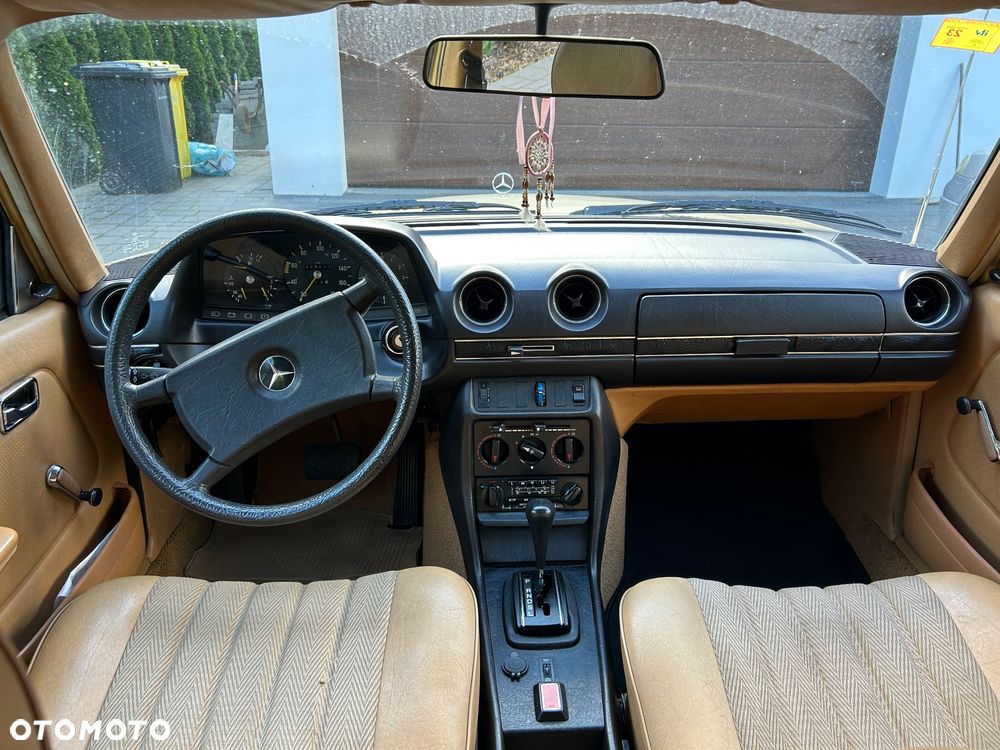 Mercedes-Benz W123 - 13