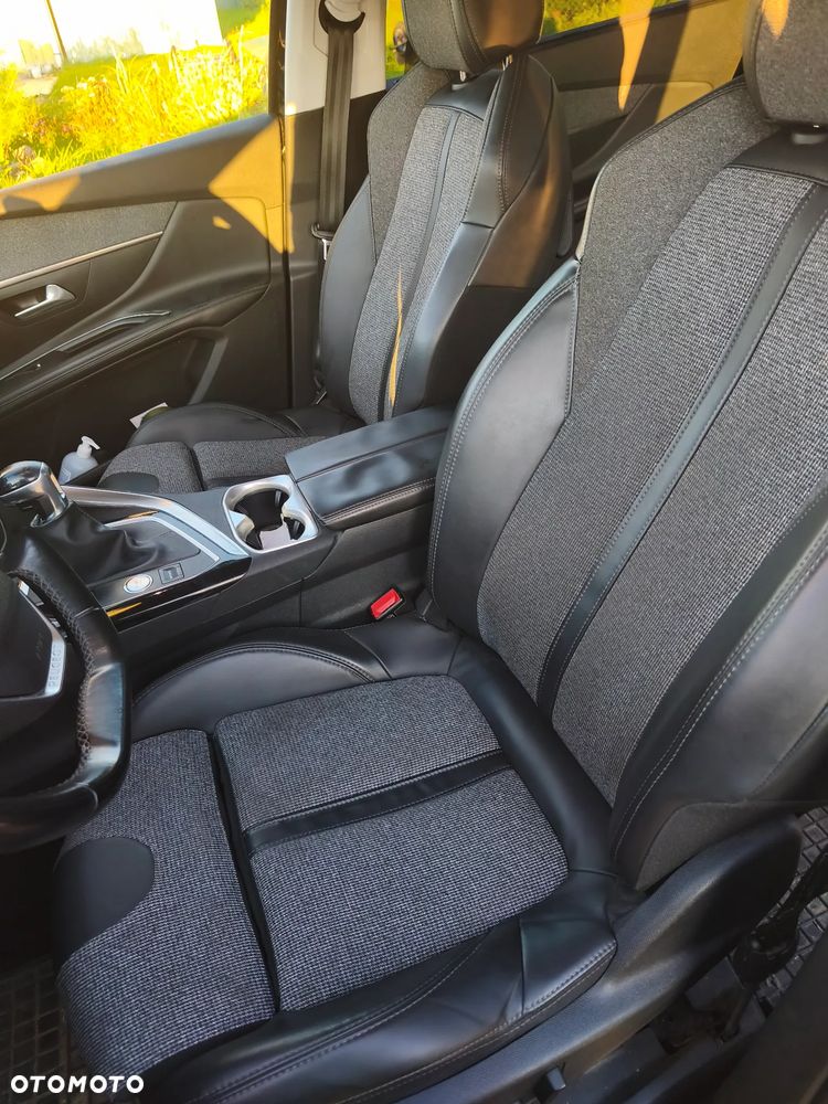 Peugeot 5008 HDI 150 Allure - 17