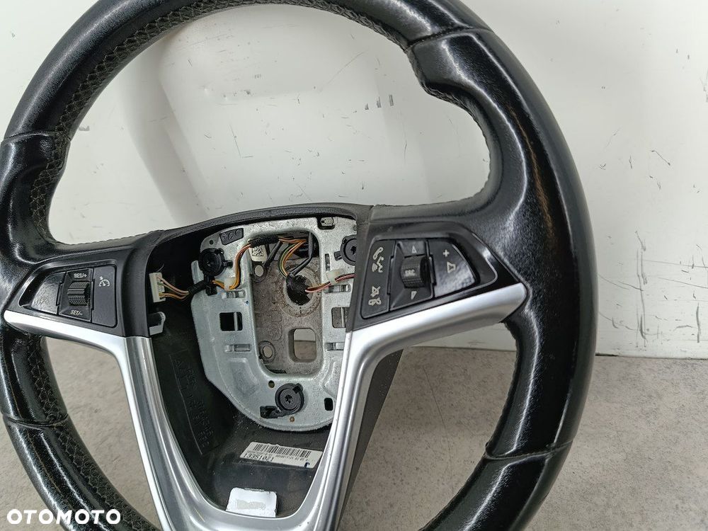 KIEROWNICA Z PODUSZKĄ OPEL MERIVA B 13351021  13300473 GM - 7