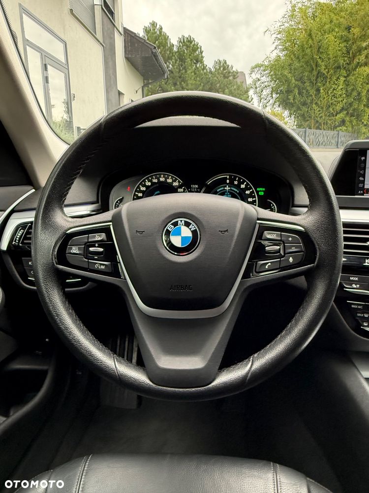 BMW Seria 5 530e iPerformance Sport Line sport - 28