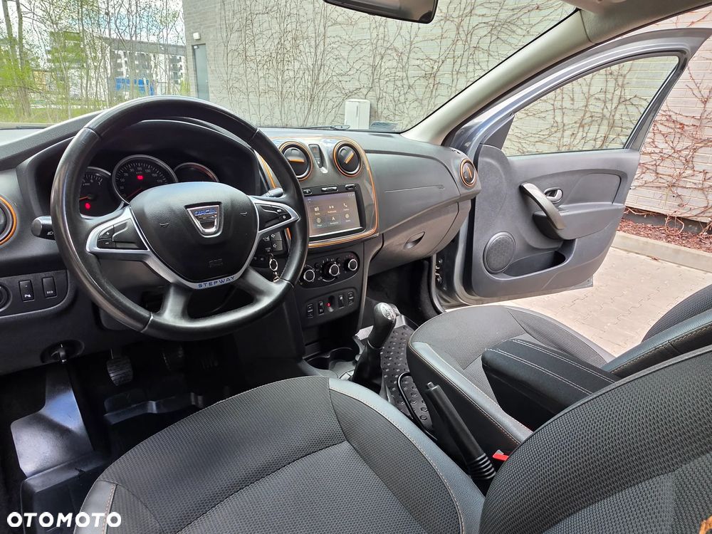 Dacia Logan TCe 90 S&S Stepway Celebration - 25