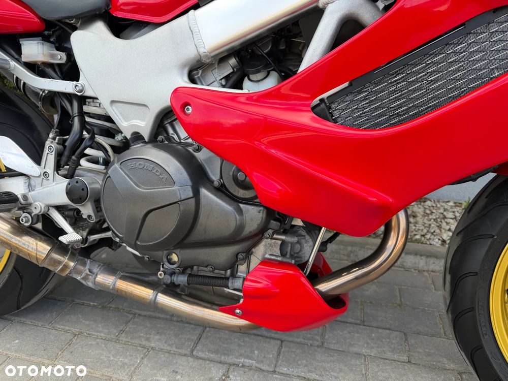 Honda VTR - 16