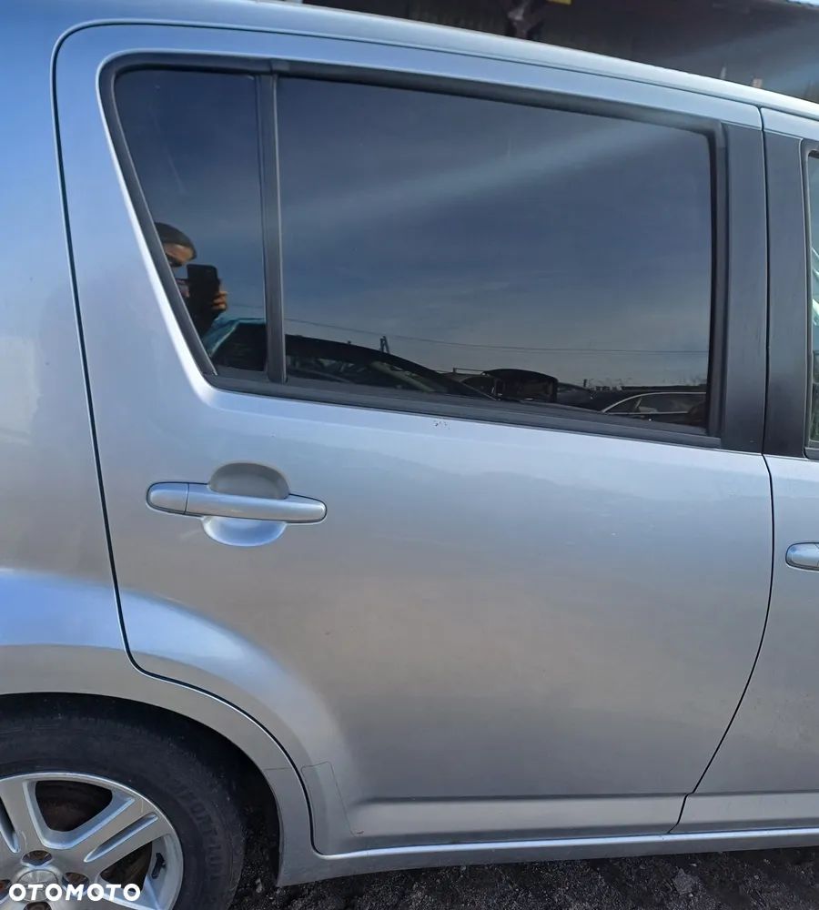 DAIHATSU SIRION II 08r DRZWI PRAWY TYŁ PRAWE TYLNE GOŁE - 1