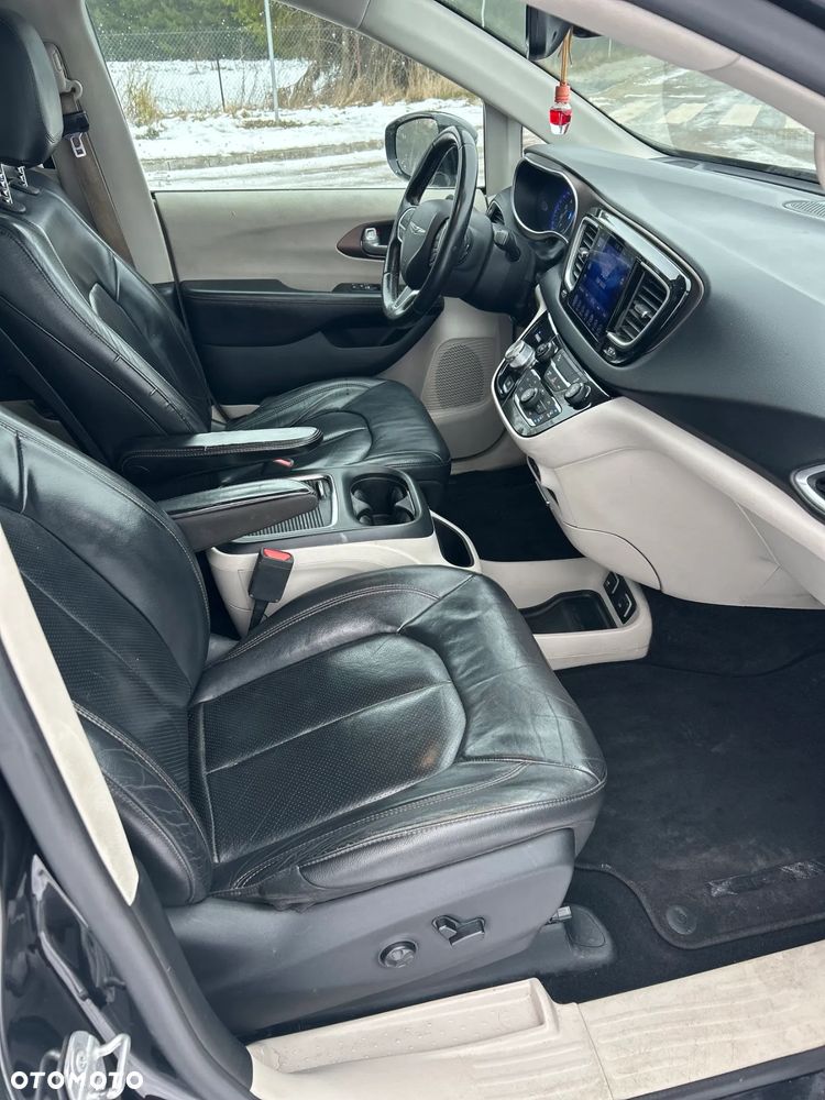 Chrysler Pacifica - 33