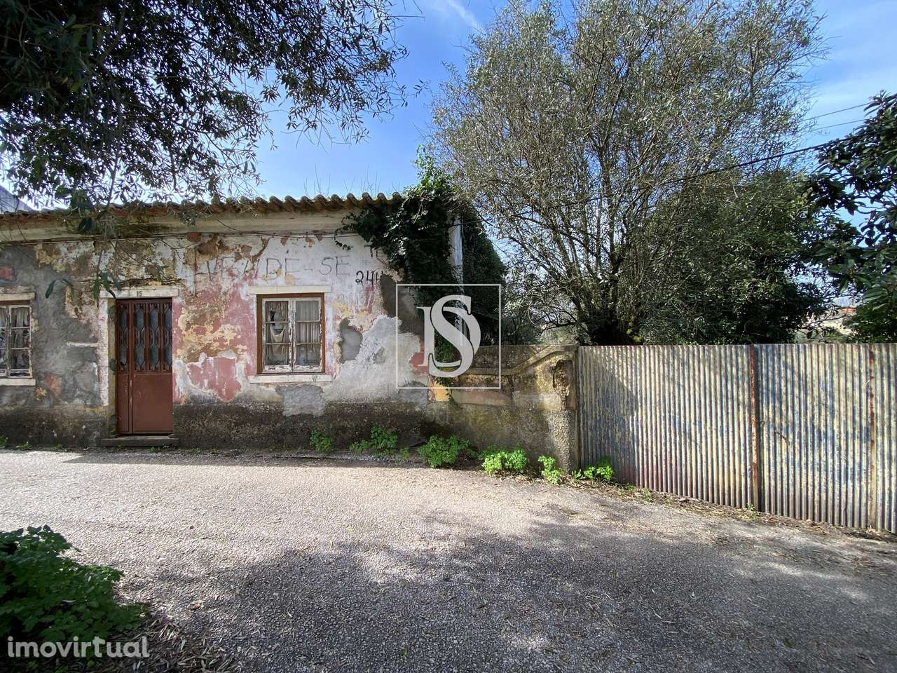 Propriedade com Moradias e Terreno Urbano - Grande imagem: 2/11