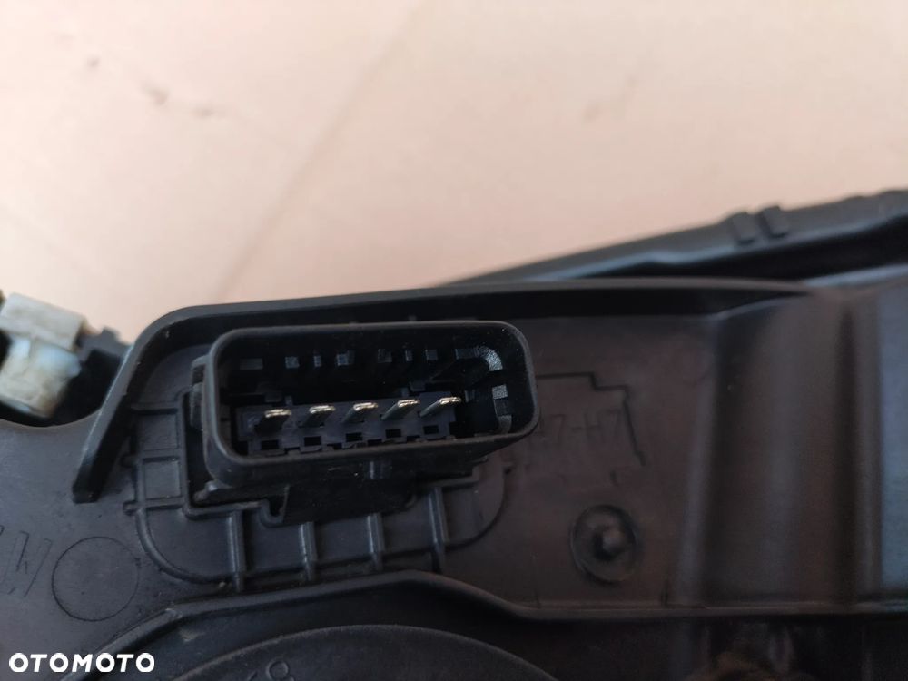 RENAULT SCENIC III LIFT 2013-2016 REFLEKTOR LAMPA LEWA SOCZEWKA  UK - 8