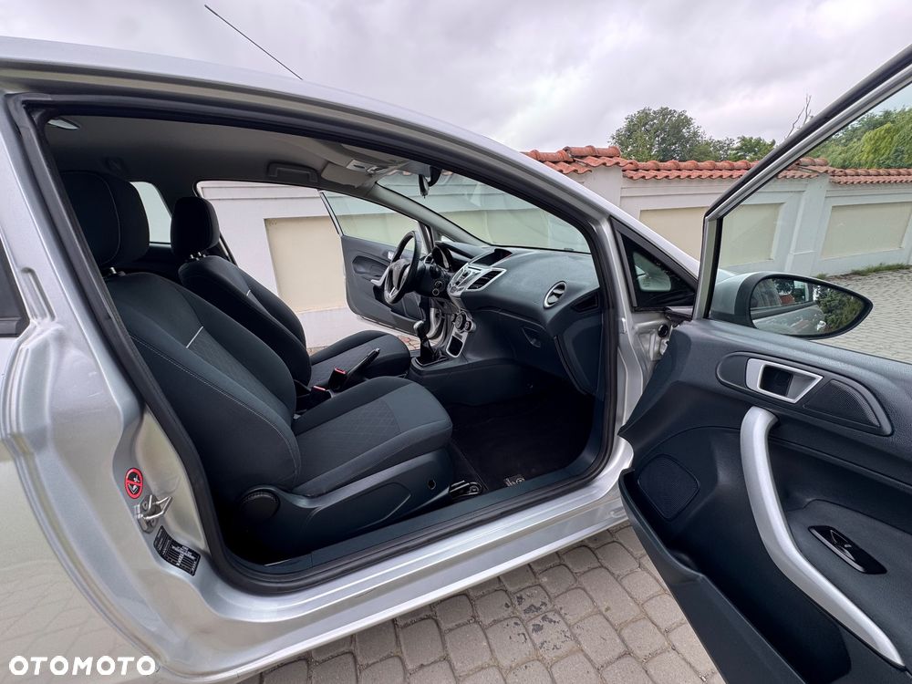 Ford Fiesta - 32
