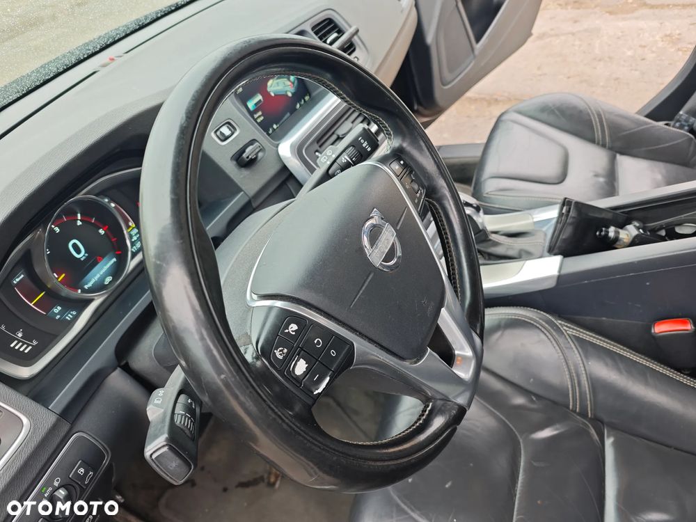 Volvo V60 D6 AWD Plug-in Hybrid R-Design Summum - 13